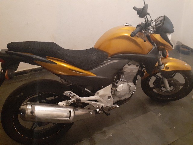 MOTO CB 300