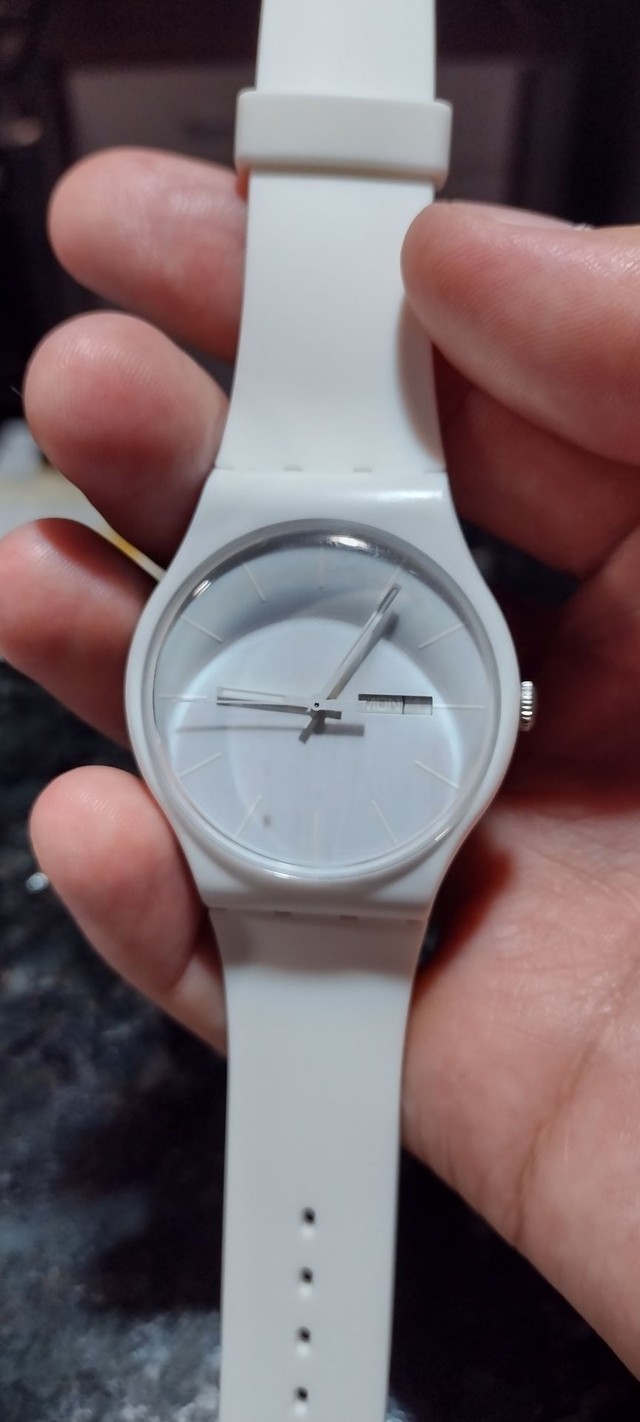 relogio preto swatch