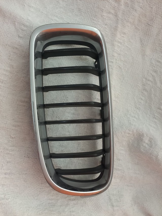 Grade frontal BMW 320i 2012/15 esquerdo  - Foto 5