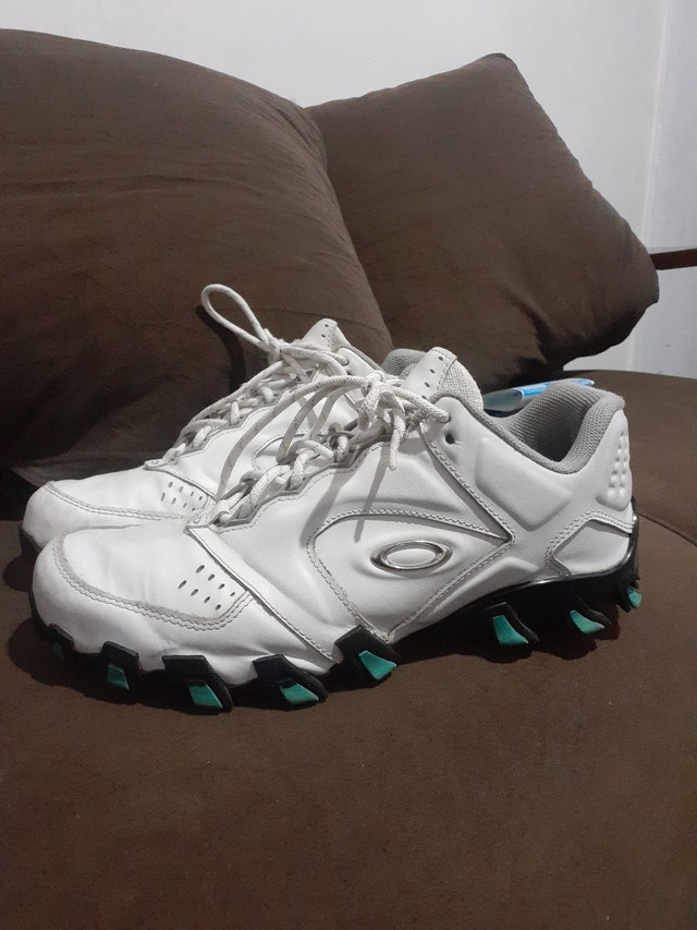 Botinha Oakley Nova 42 - Roupas e calçados - Conjunto Habitacional Dicalino  Cabral, Betim 1004101412 | OLX