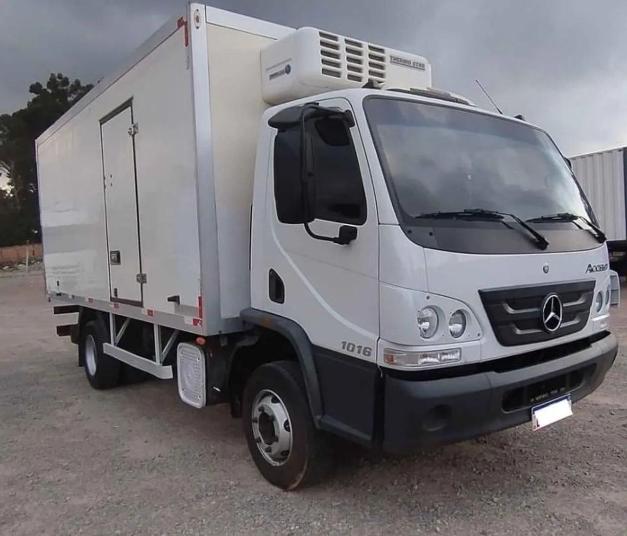 Caminhão Mb Accelo 1016  Baú Refrigerado 