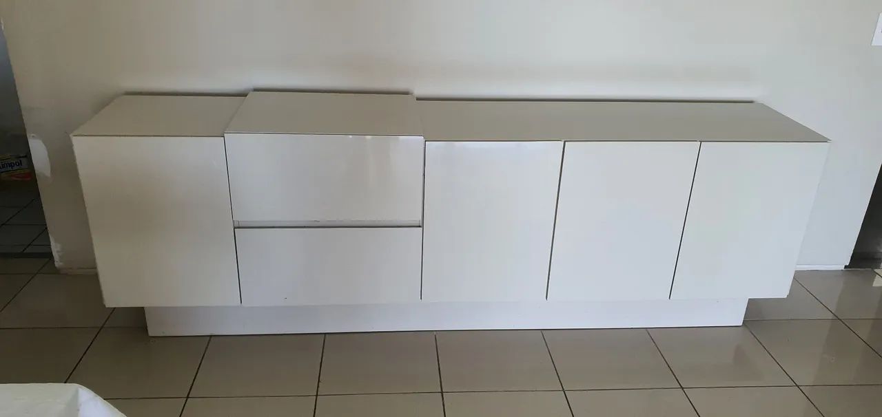 Vendo Buffet 6 portas em laka na cor berge 2,40 X 0,47