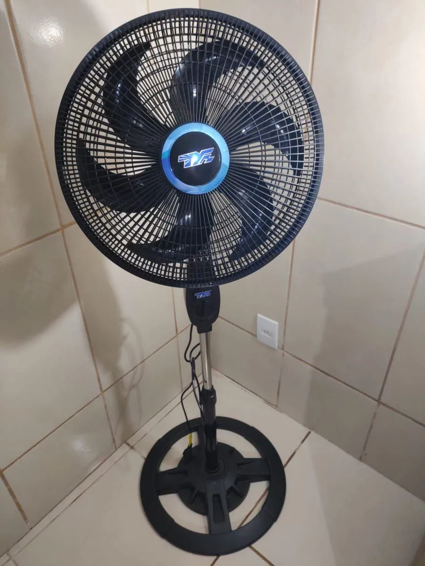 Vendo ventilador de coluna para uso doméstico