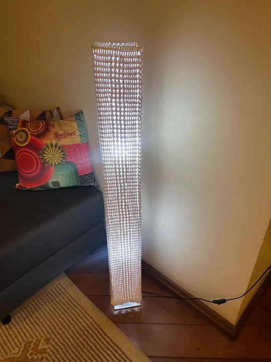 Luminária de chão em crochê