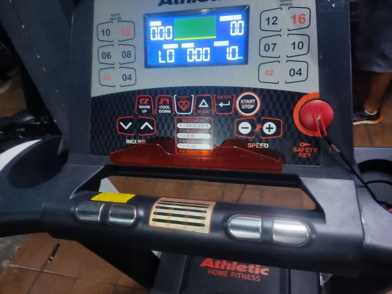 Esteira atlétic semi nova com inclinação  - Foto 2