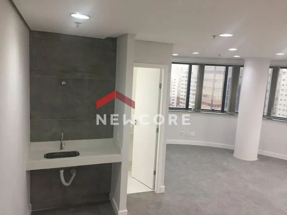 Sala comercial em Avenida Vereador José Diniz - Santo Amaro - São Paulo/SP