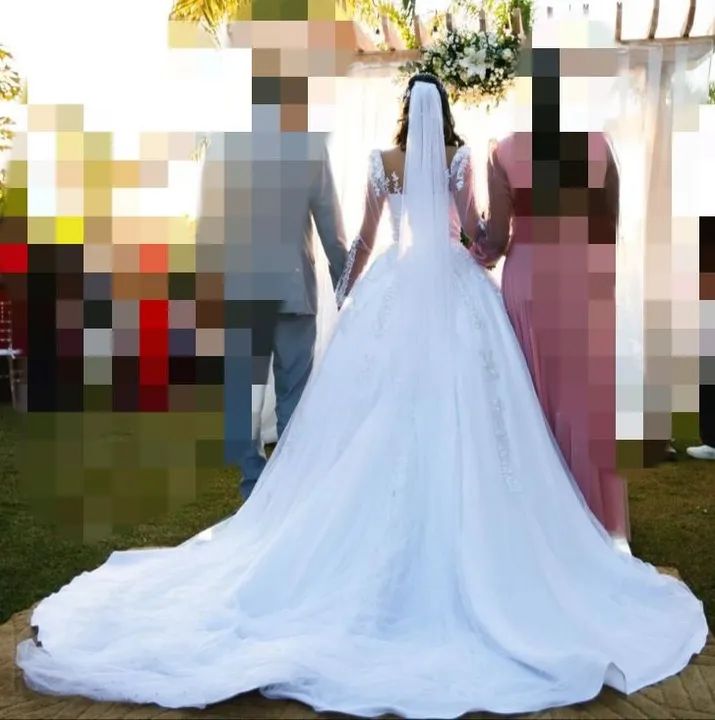 Vestido de Noiva Bordado com Pérolas - Foto 3
