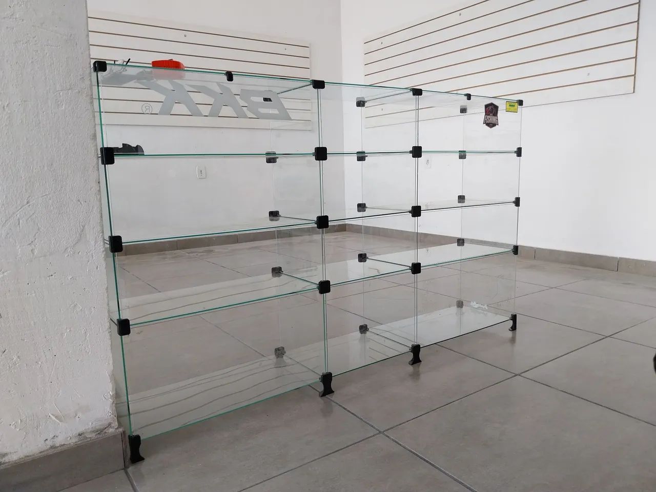 Balcões em vidro modulado temperado novos e usados.