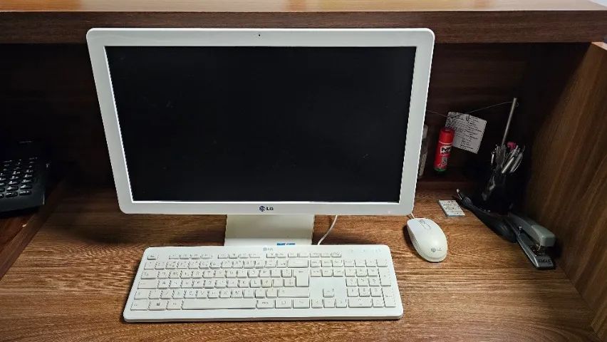 Computador All in One LG, 22", Windows 10 Home, Celeron, 4GB, 252SSD