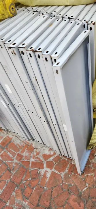 Prateleiras de aço para comércio usadas 30cm Lote