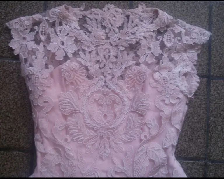 Vestido Longo de renda delicado.  - Foto 2