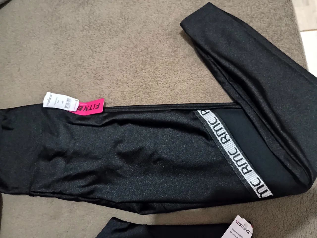 Conjunto de Leggings e Top Fitness Preto RMC - Foto 2