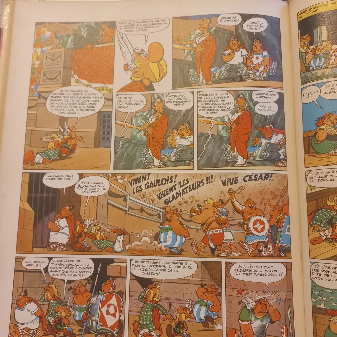Coleção de Quadrinhos Asterix - Edições Antigas - Foto 3
