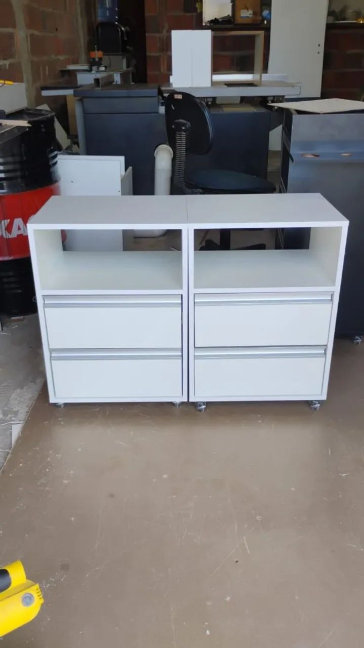 Mesa de cabeceira/canto com gavetas - Foto 3