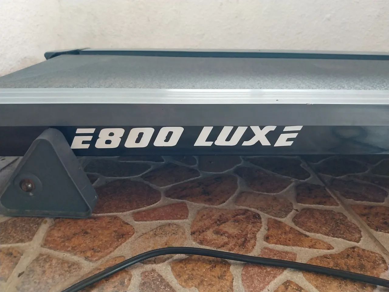 Esteira Ergométrica Kikos E800 Luxe - Dobrável, Super Conservada e Quase Não Utilizada - Foto 2