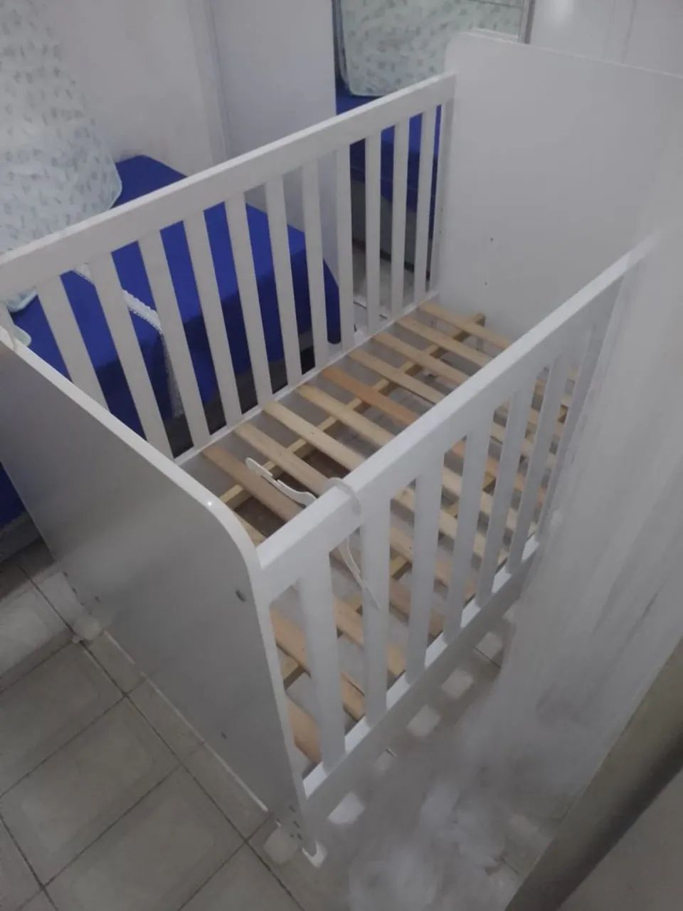 Berço branco, vira mini cama 3 em 1