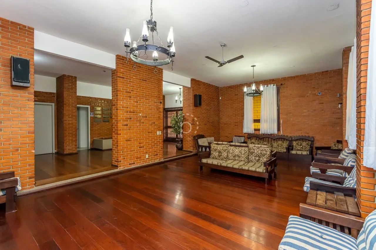 Venda de Prédio Comercial em Porto Alegre-RS, bairro Cristal com 481m² Área Const. e 4079m - Foto 4