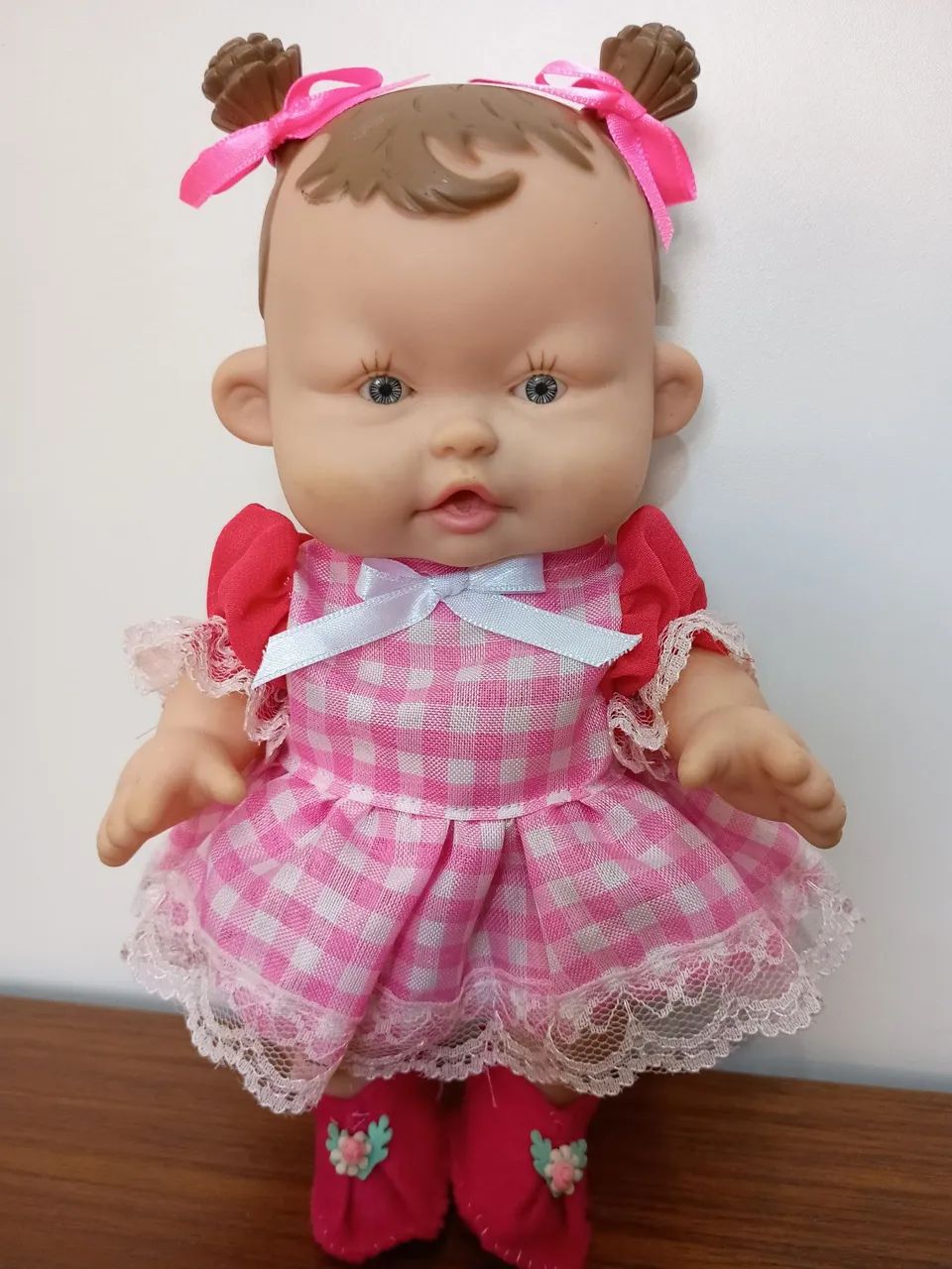 Boneca Bebê com Chupeta e Vestido Rosa - Foto 3