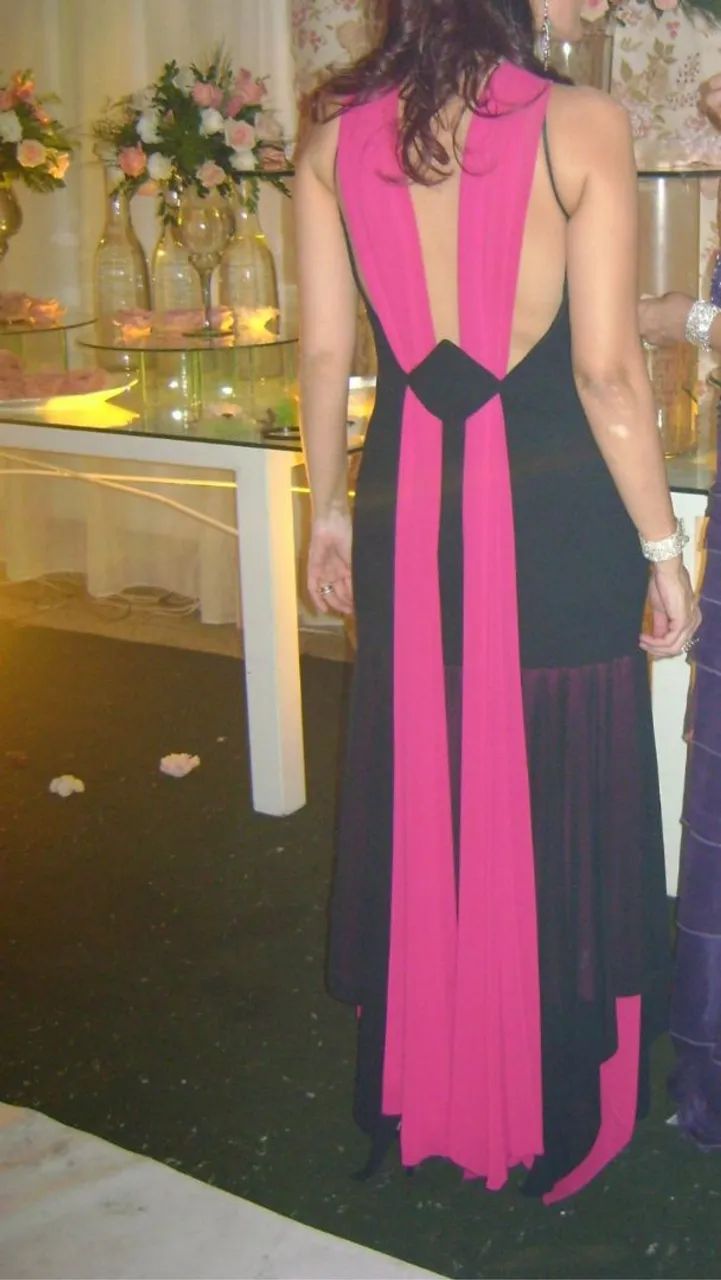 Vestido Preto e Rosa - Tamanho P - Foto 4