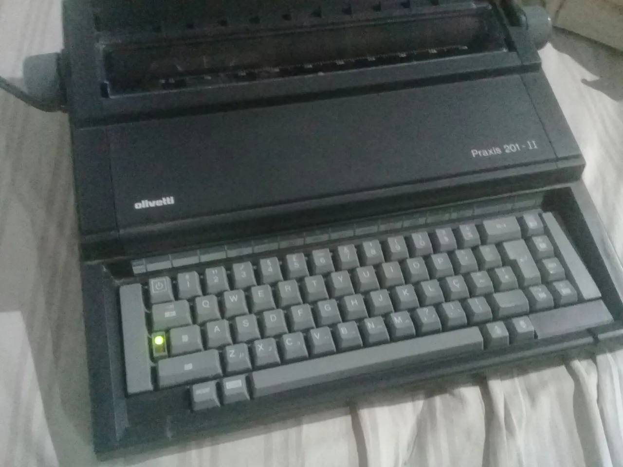 Máquina de escrever Olivetti Praxis 201-11