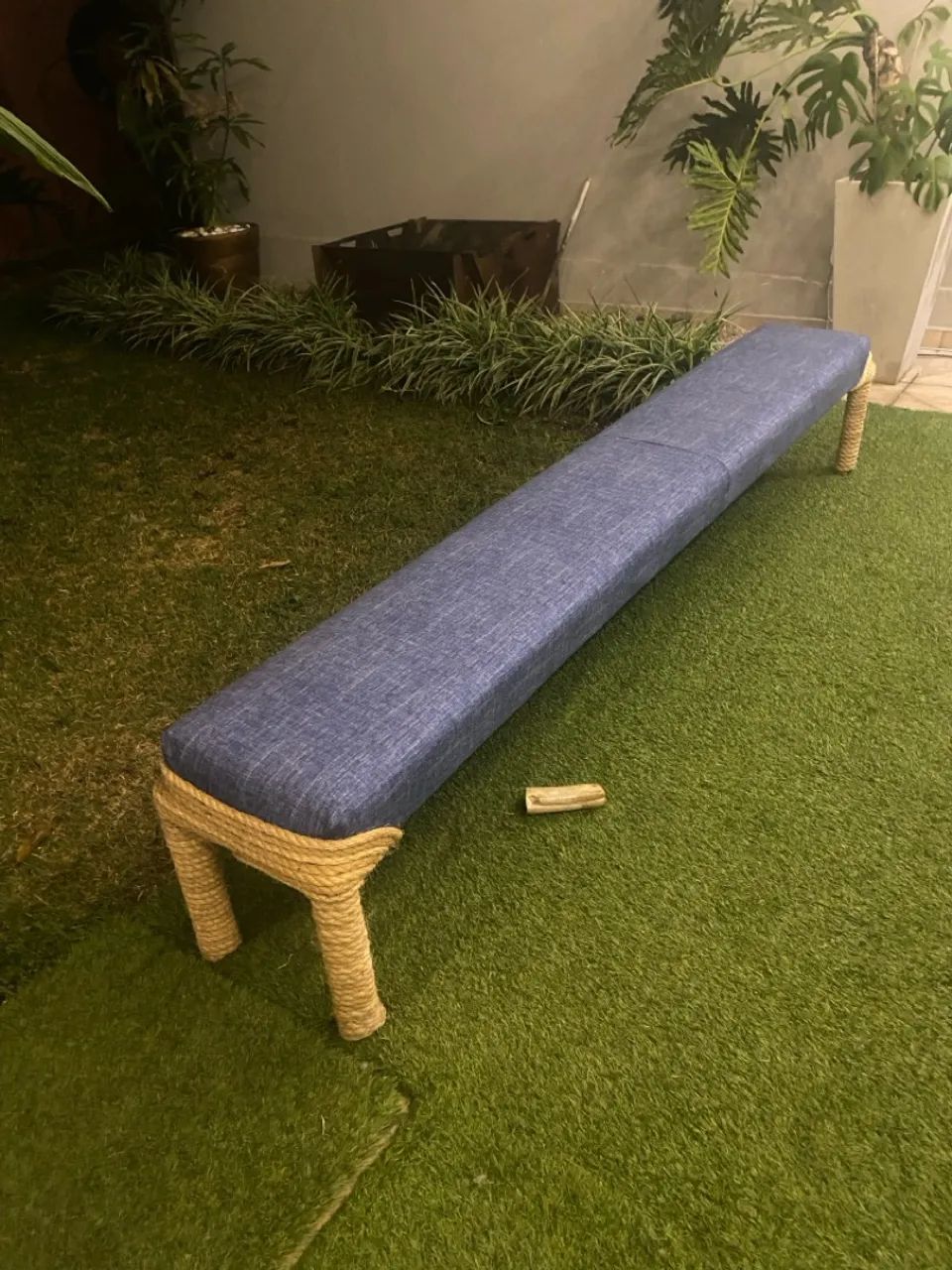 Banco de ferro Estofado em Azul com Detalhes em Corda de bamboo - Foto 3