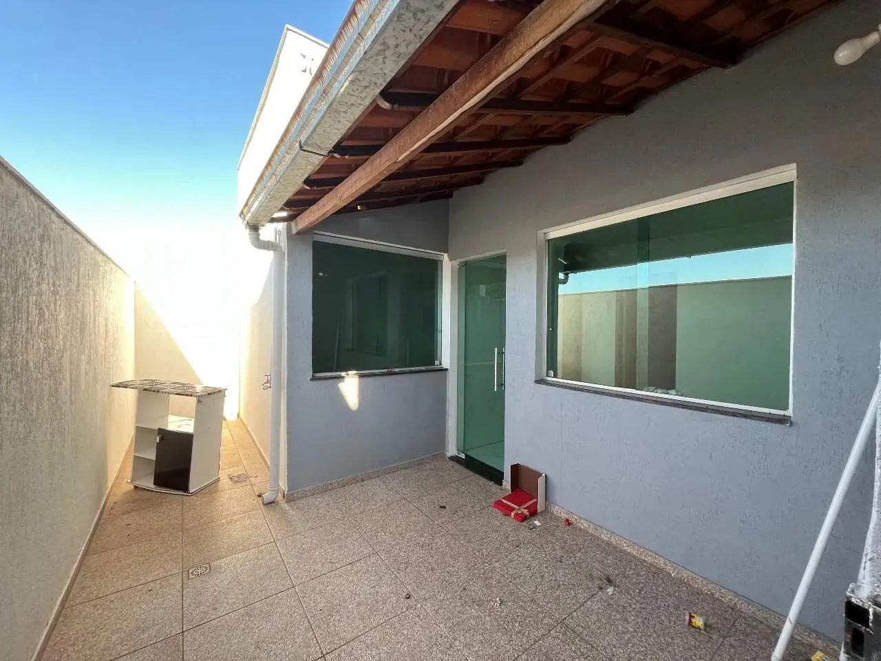Casa para locação no bairro Jardim das Rosas / Condomínio das Palmeiras Prática, funciona