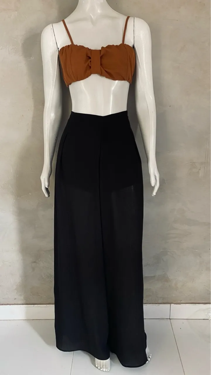 Calça pantalona feminina com zíper na lateral e forro