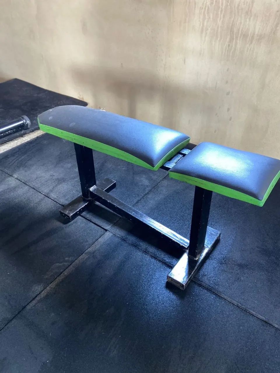 Banco de Musculação Ajustável com Detalhes em Verde - Foto 2