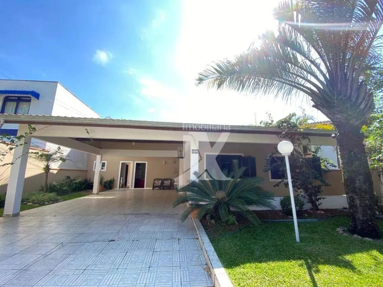 Casa com piscina e 3 dorm.( sendo que 1 é suíte) para alugar, 250 m² por R$ 1.650,00/dia -