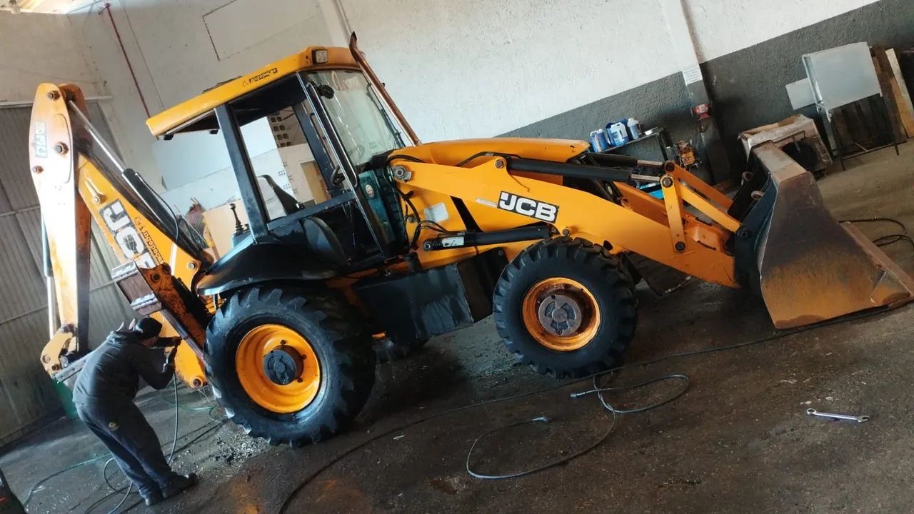 Retroescavadeira 4x4 JCB 2012