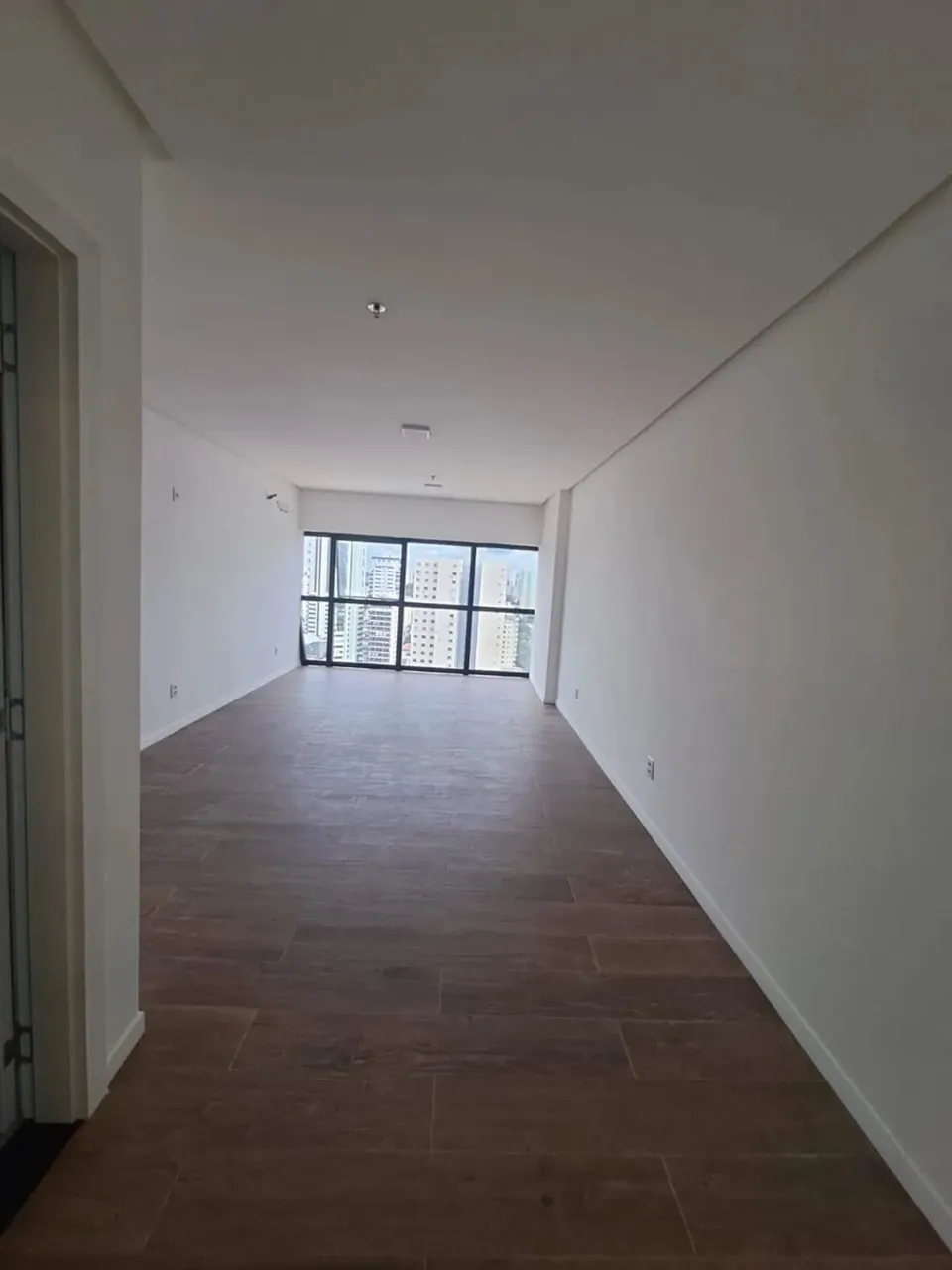 ALUGO DUAS SALAS COMERCIAIS NO ARYA TOWER, 24M² CADA SALA, UMARIZAL