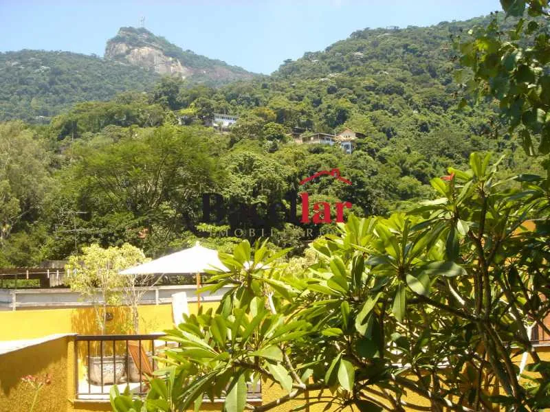 Casa em Condomínio : Triplex / Residencial / Cosme Velho