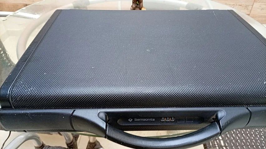 EXECUTIVE BRIEFCASE TYPE 007
