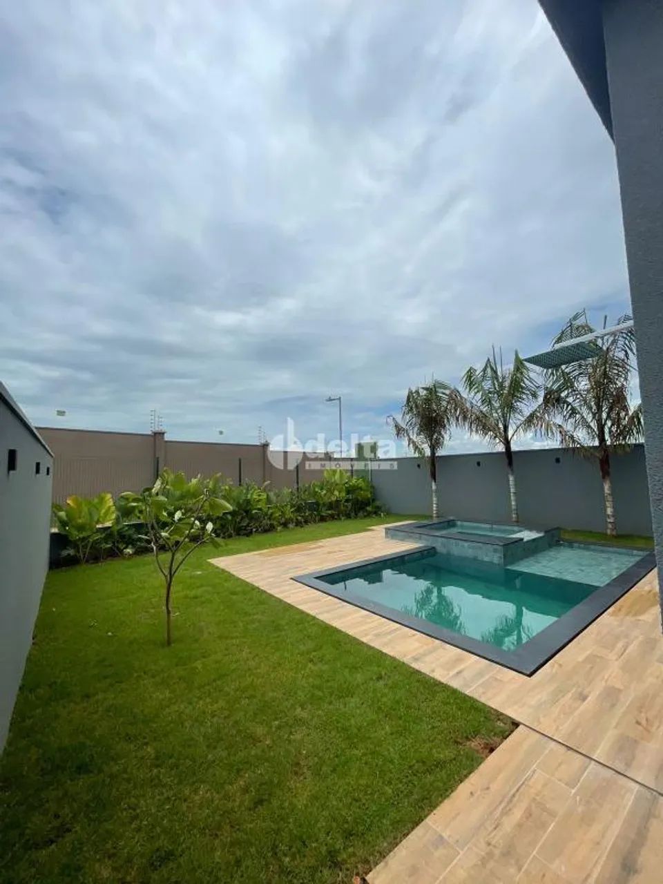 Casa no condomínio Tamboré disponível para locação e venda em Uberlândia-MG