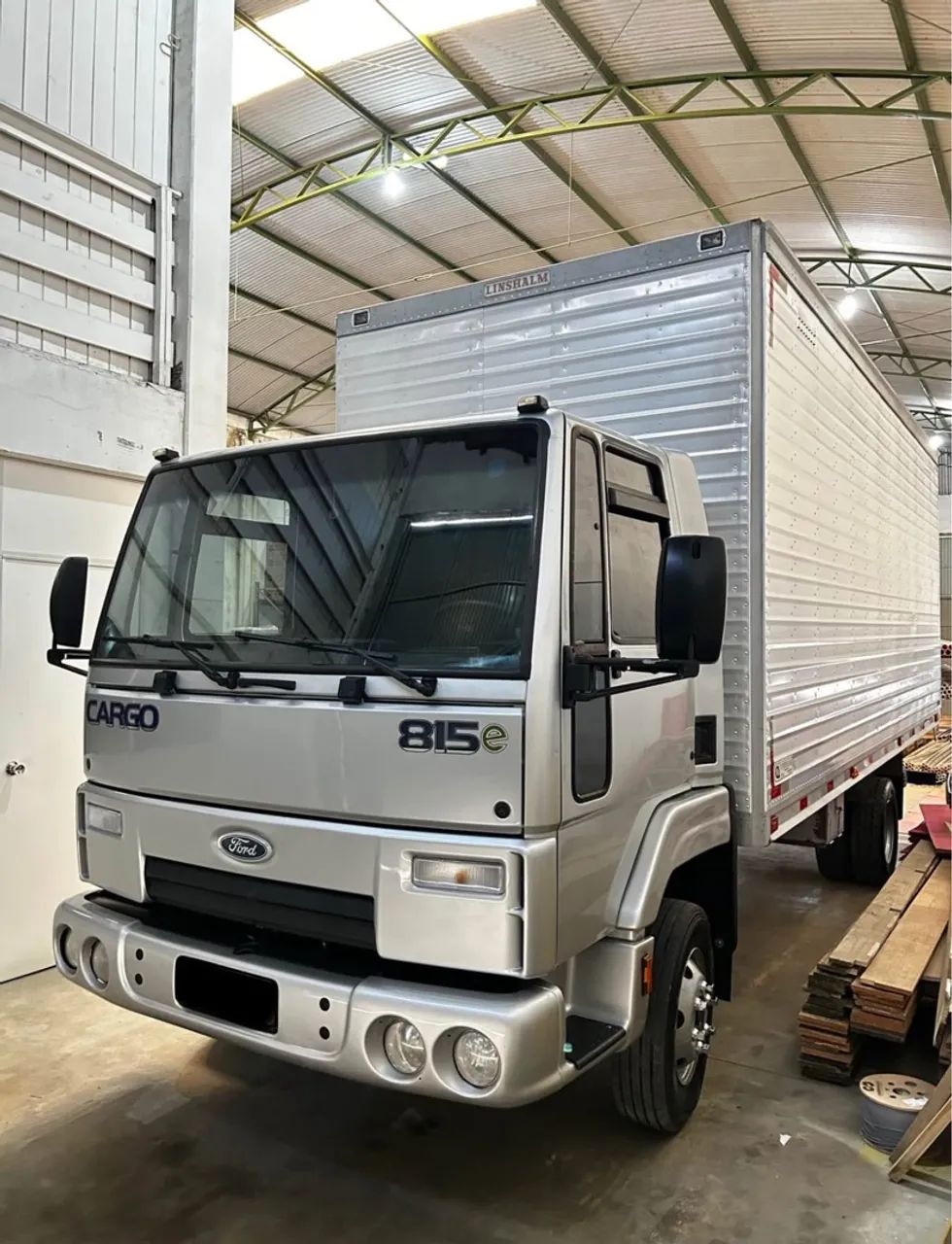 Caminhão Ford cargo 815   Baú  2011