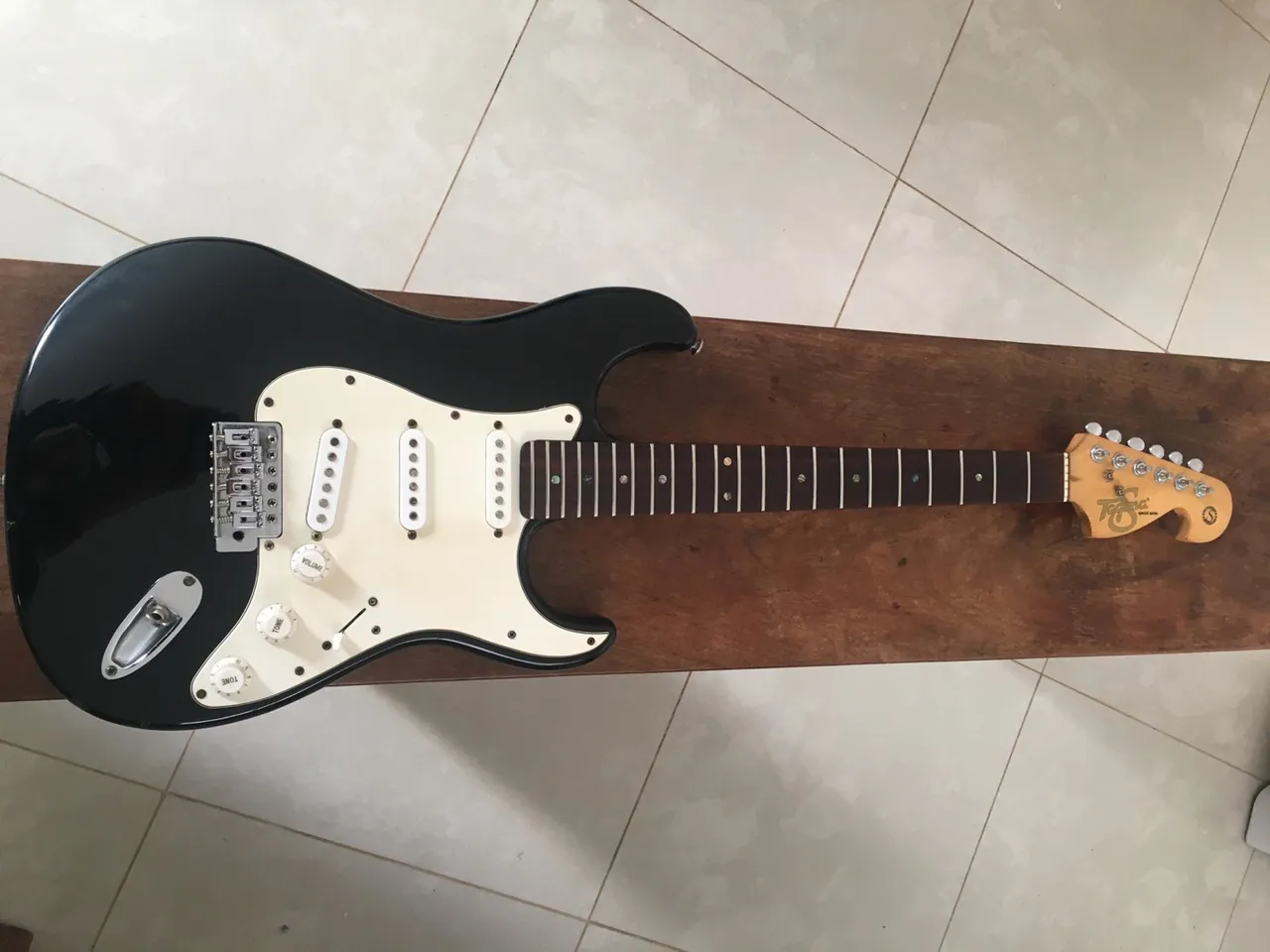 Guitarra Stratocaster Tagima T-735