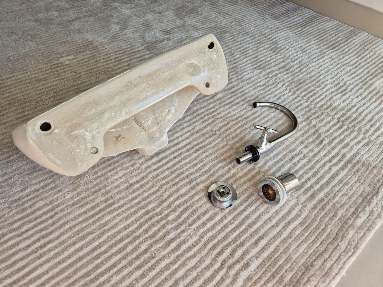 Pia, torneira e válvula  - Foto 2