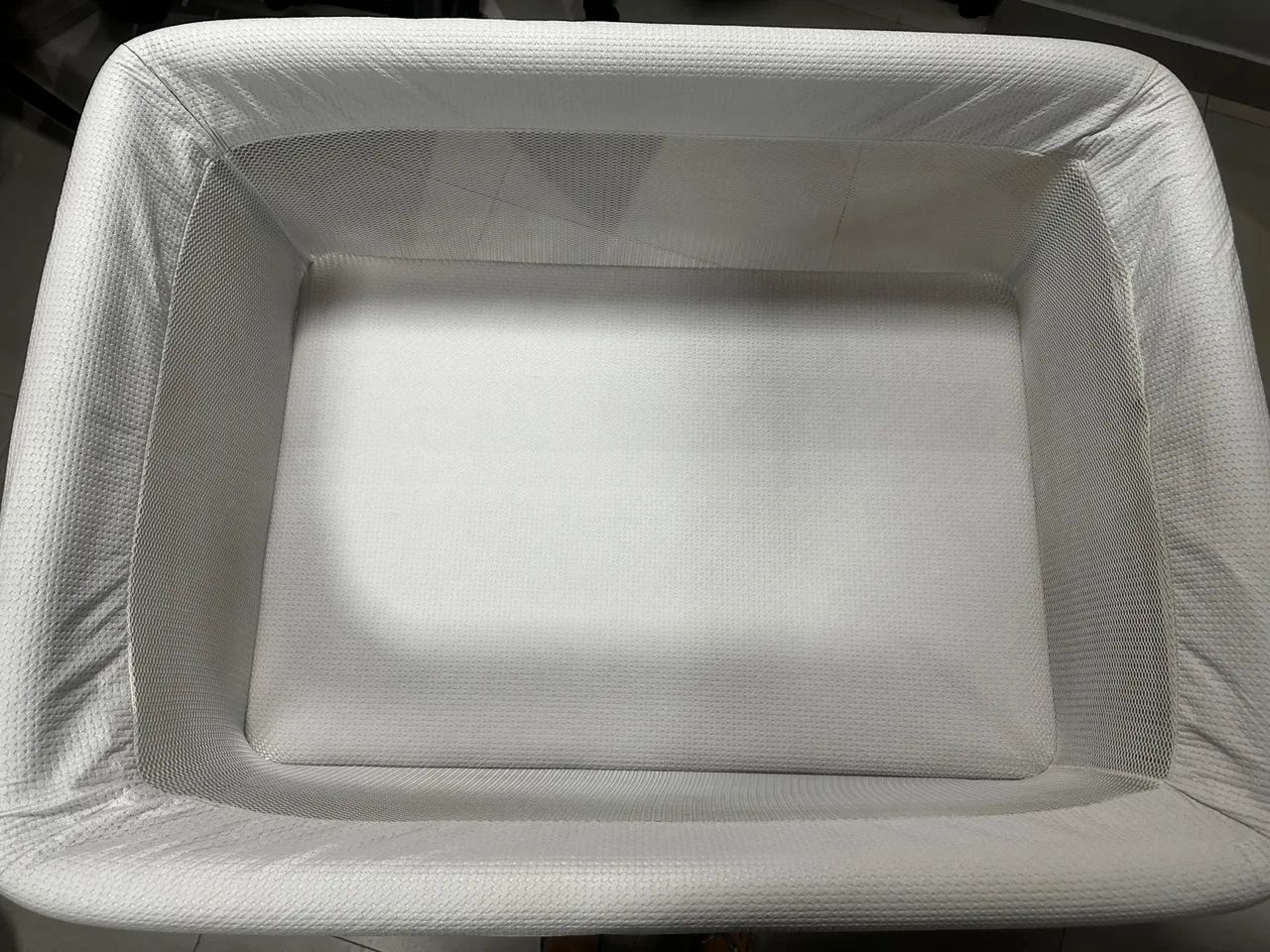 Berço Portátil com Tela e Estrutura Leve - Foto 2