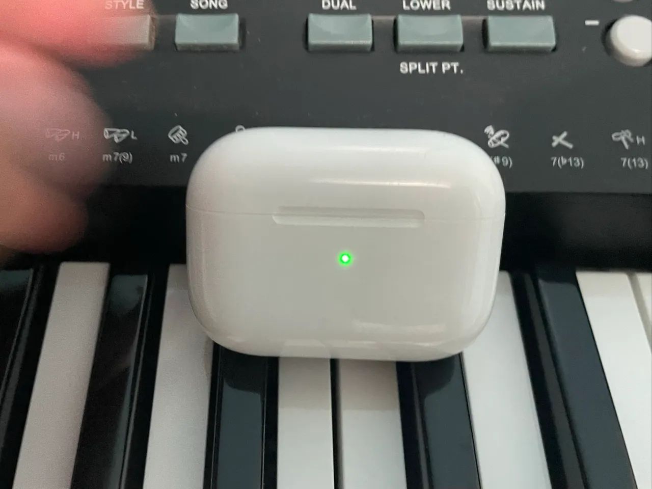 airpods64520763653891121