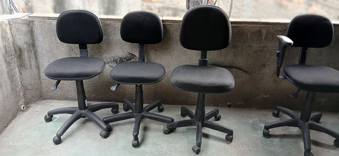 Cadeiras de escritório sem braço Giratórias com rodinhas,$130 cada uma - Foto 3