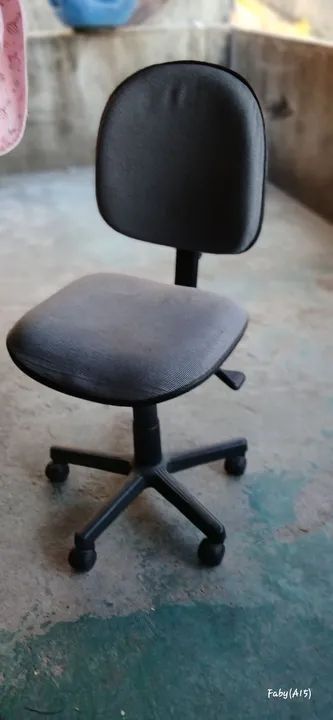 Cadeiras de escritório sem braço Giratórias com rodinhas,$130 cada uma - Foto 4