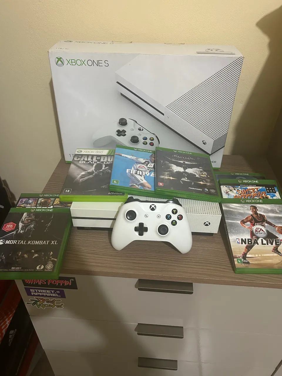 Xbox One S 1TB64308813533826123