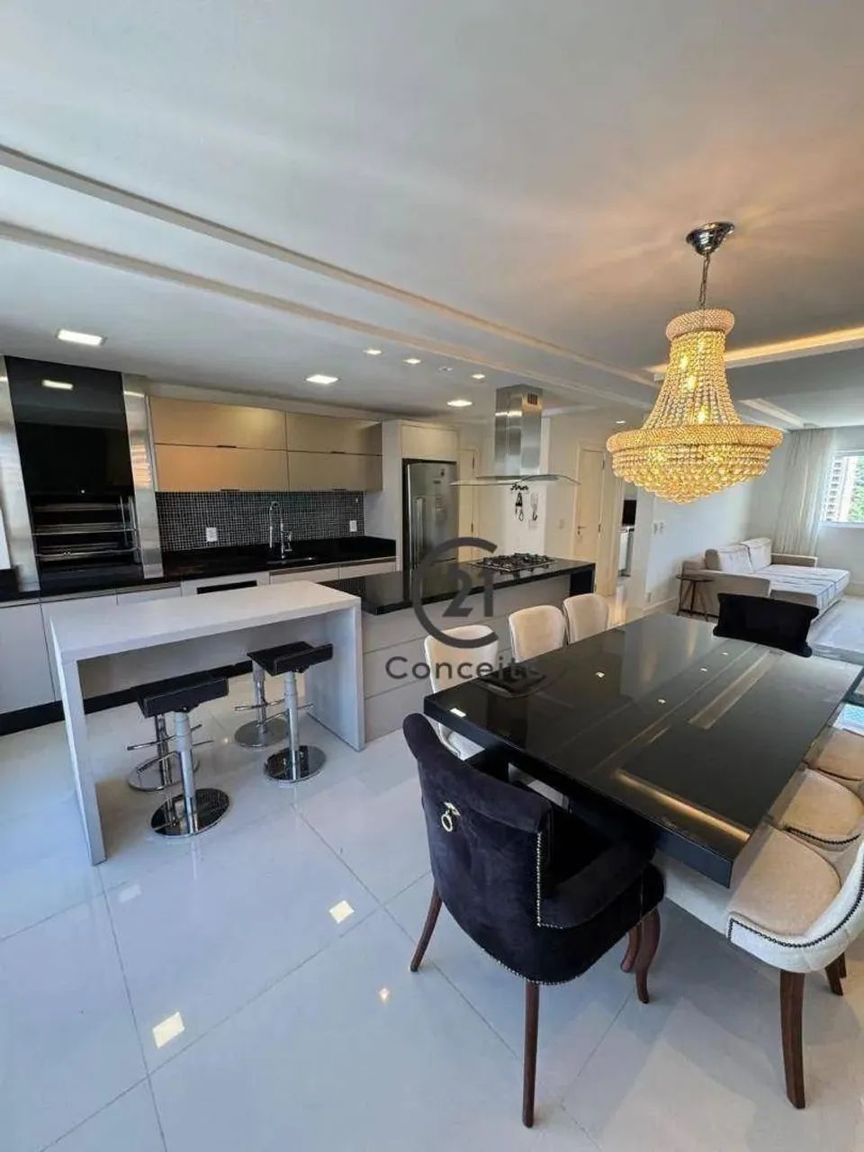 Apartamento em Andar Alto, 3 Suítes Finamente MOBILIADO - Foto 2