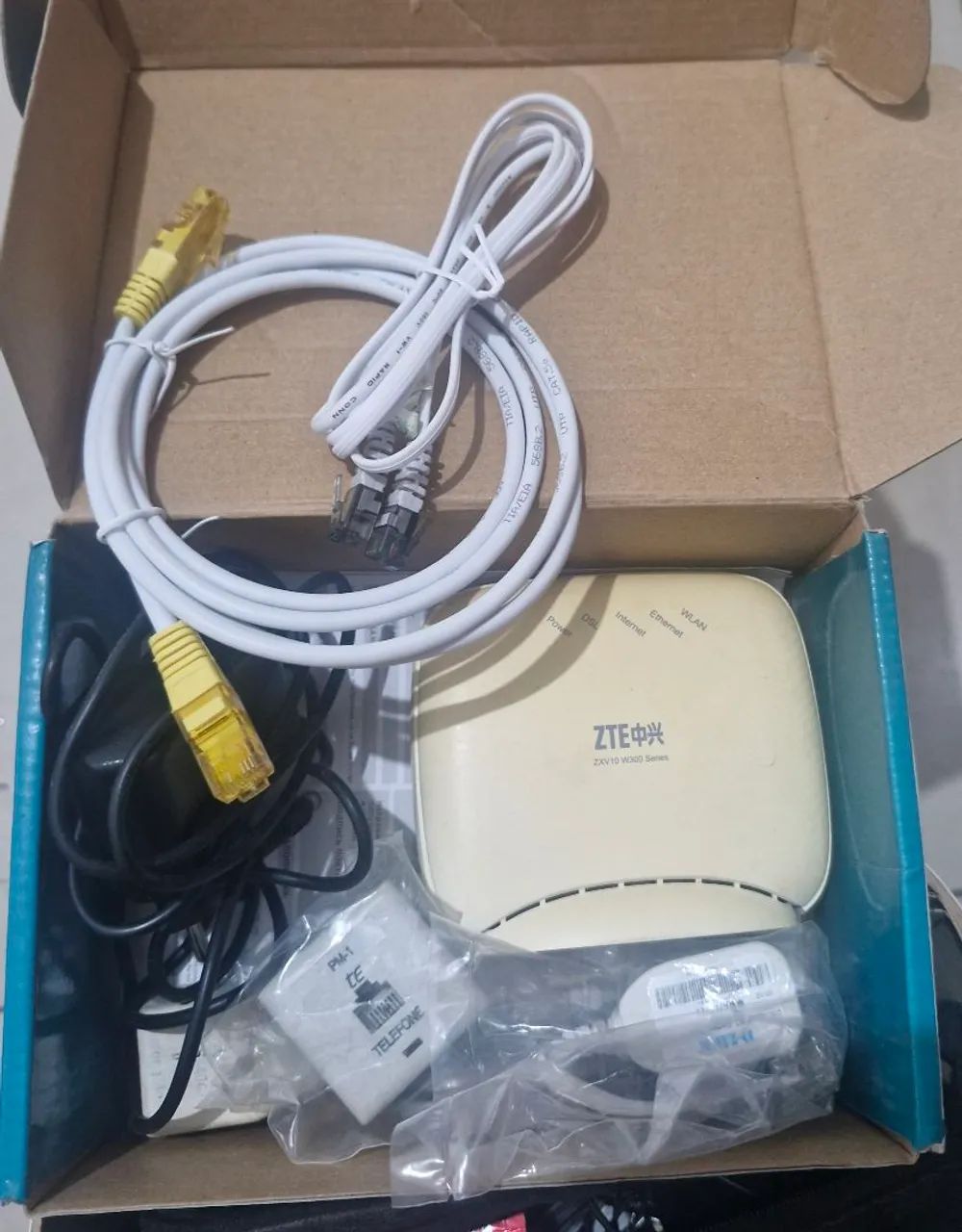 Modem com todos os cabos