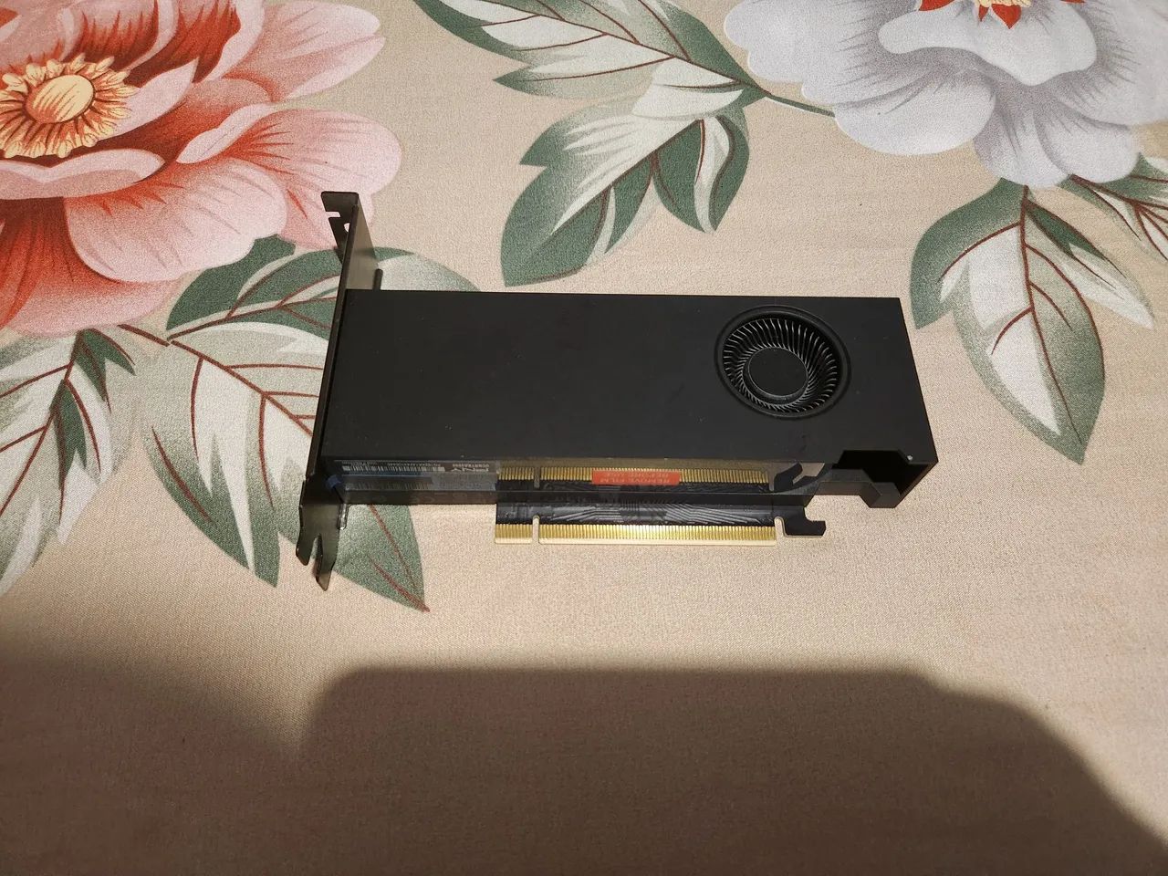 Placa de Vídeo Quadro PNY NVIDIA RTX A2000 6GB DDR6 192 Bits