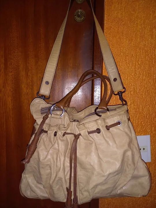 Bolsa de Ombro em Couro Bege