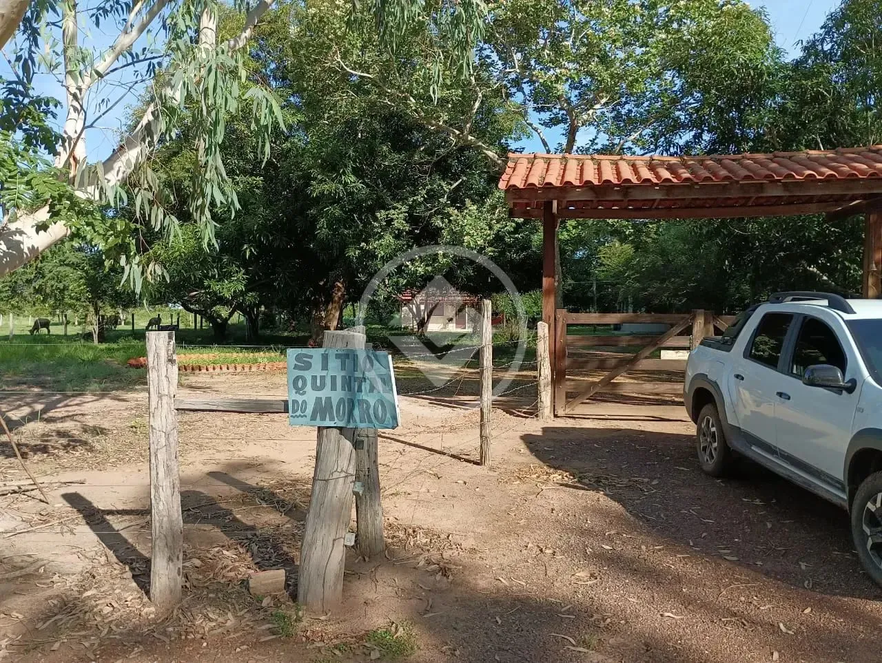 Sítio Quintal do Morro PORTEIRA FECHADA -35 km do centro de Cuiabá propriedade fica aos pé