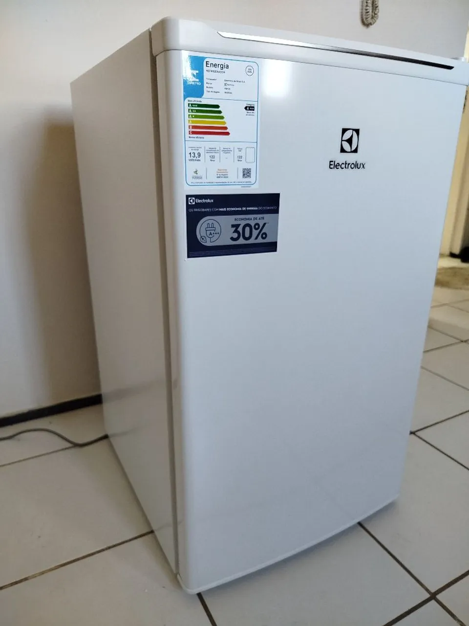Frigobar Electrolux 122 litros - Degelo Manual - Apenas 5 meses de uso