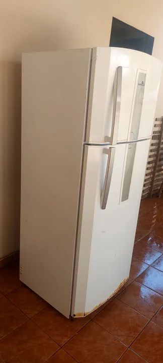 Vendo geladeira dúplex frostr free funcionando perfeitamente entrego grátis  - Foto 4
