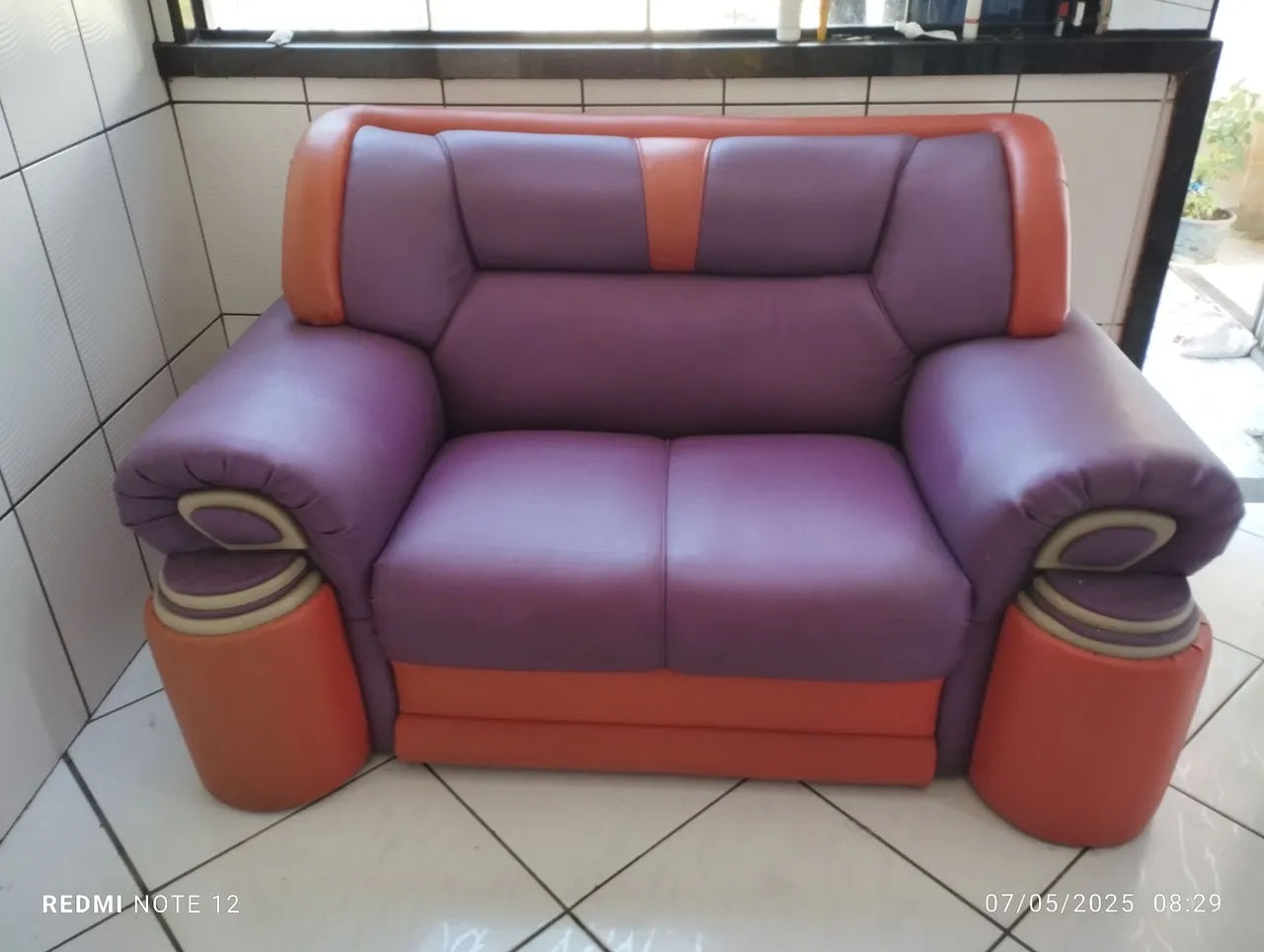 Vendo 2 Sofás de 2 e 3 lugares Bejes e de couro